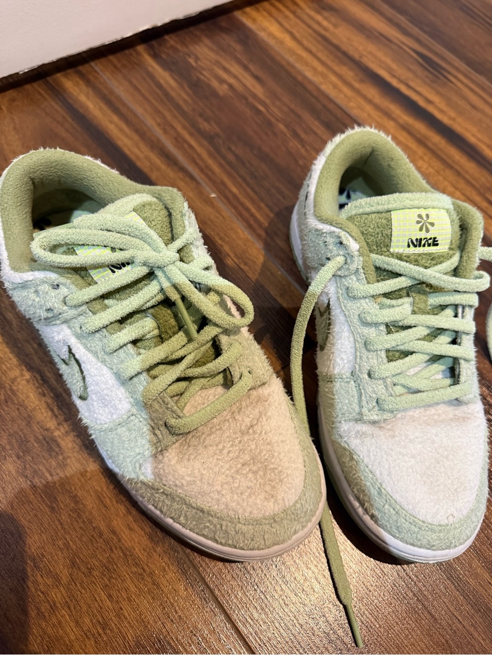 SUPER RARE Nike Low-Top Sneakers in Sage Green and Cream - Picture 5 of 6